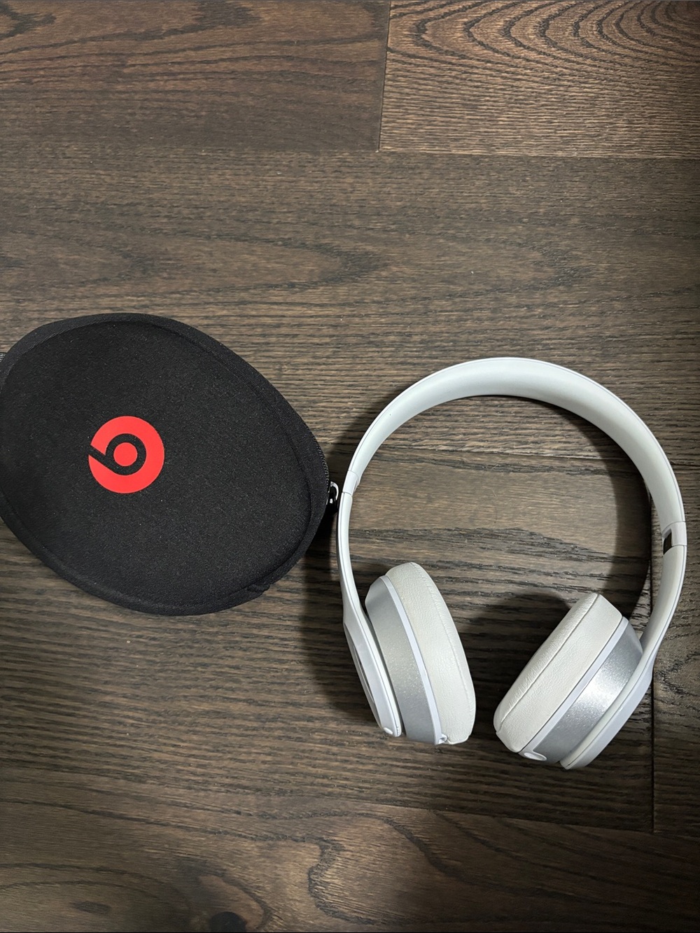 Beats by Dre White Over-Ear Headphones with Black Carry Case